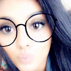 Meet your Posher, Sahar